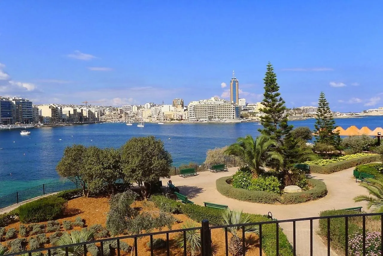 Apartment With Stunning Seaviews Sliema