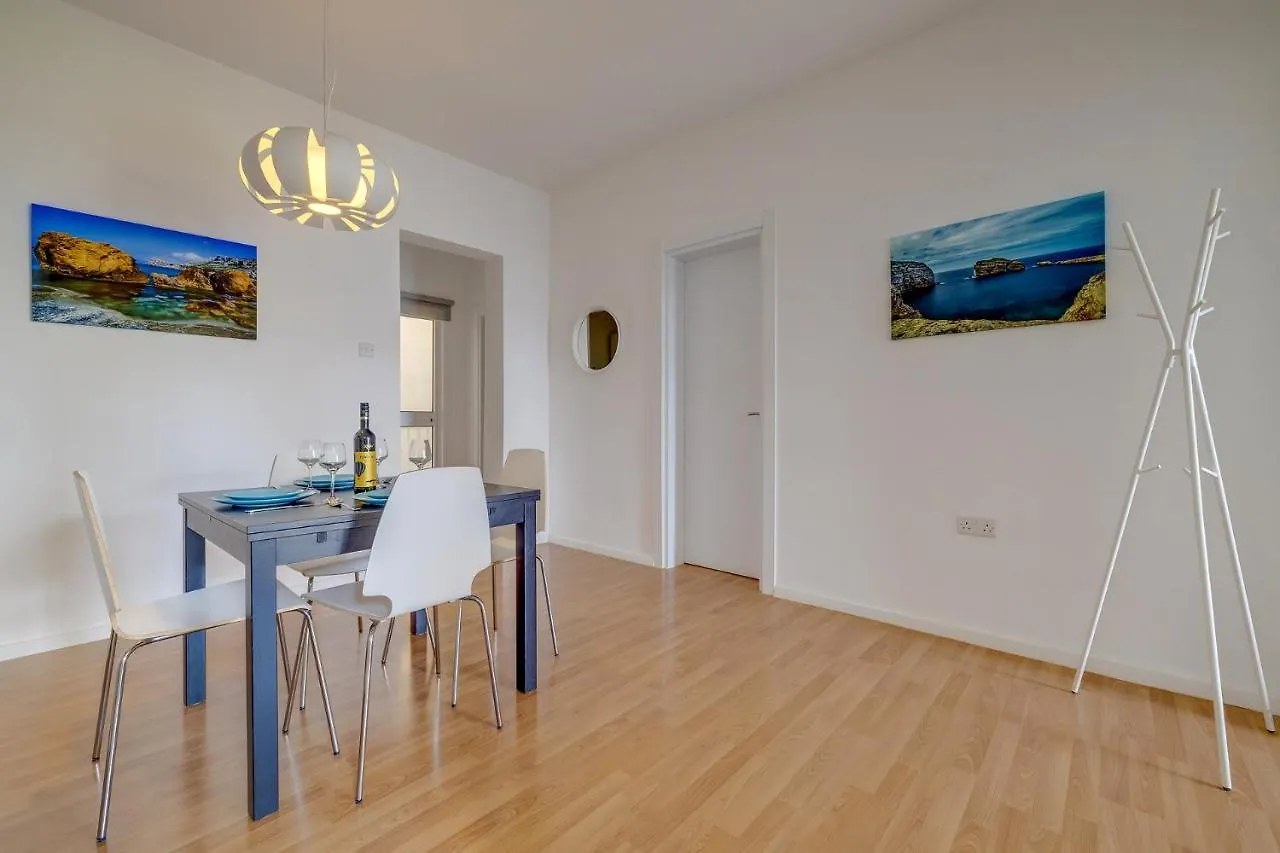 Apartment With Stunning Seaviews Sliema