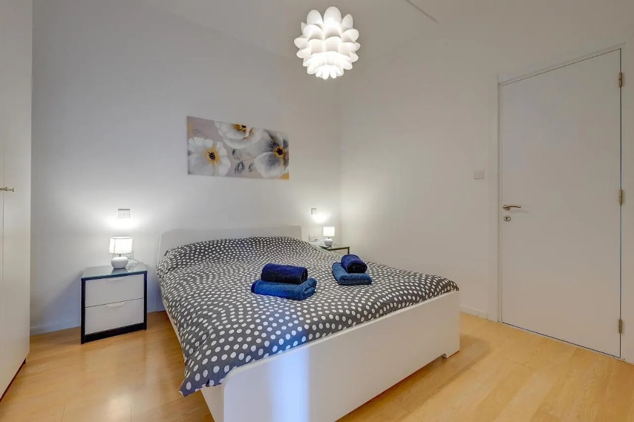 Apartment With Stunning Seaviews Sliema Malta